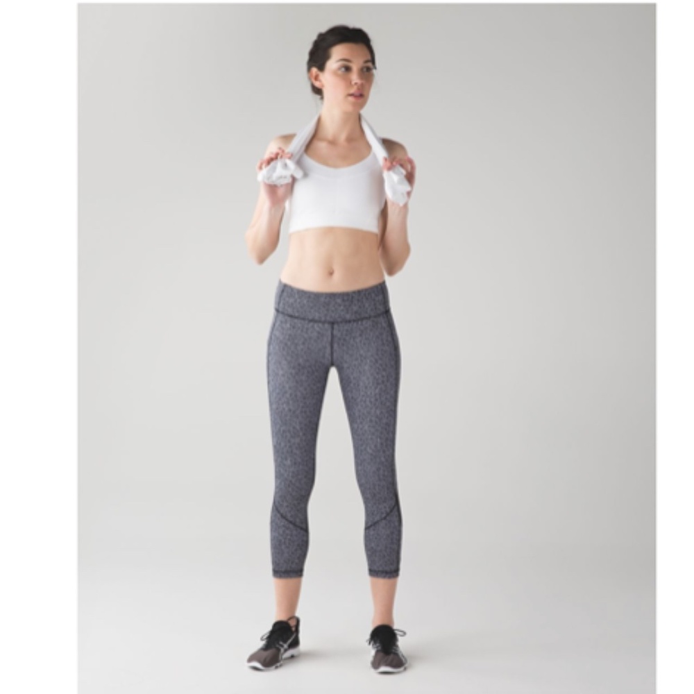LULULEMON Pace Rival Crop Leggings Freckle Flower Black White/Black Size 4